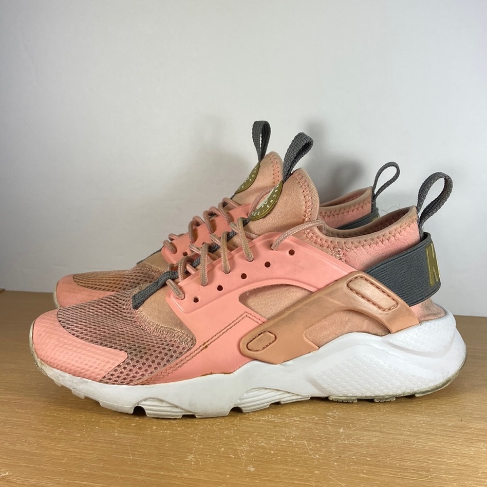 Nike Air Huarache Run Bleached Coral Size 4.5 Kid’s Sneakers